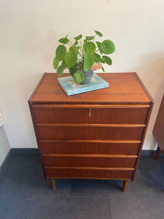 Image 1 of Vintage Deense ladekast in teak met 5 laden