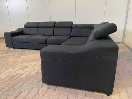 Image 1 of Moderne zwarte stoffen hoekbank