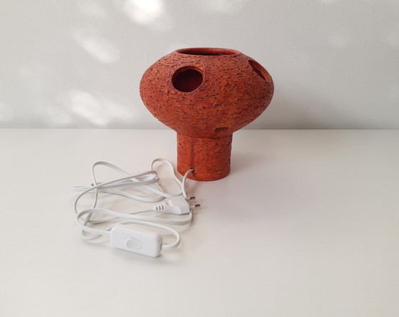 Image 1 of Keramieken vintage tafellamp, chamotte klei, oranje brutalist aardewerken mcm lamp