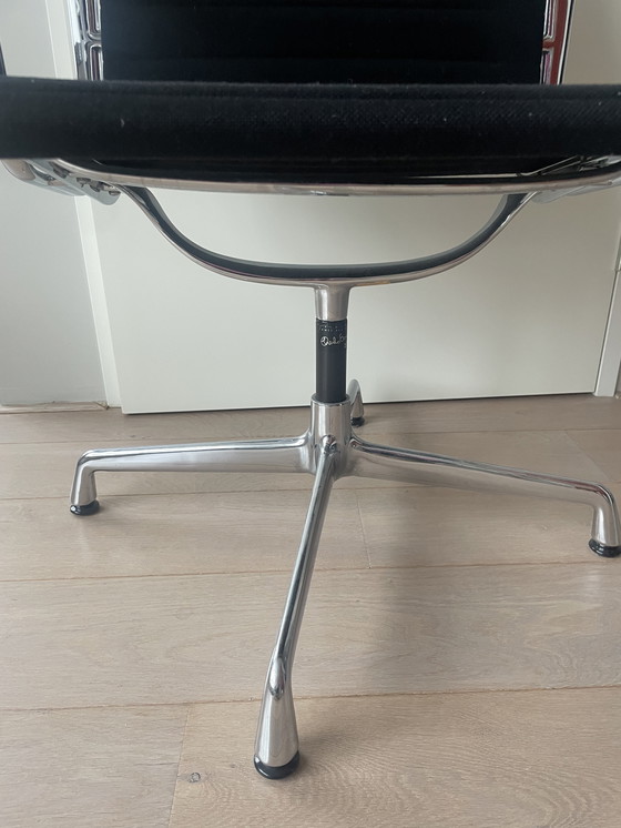 Image 1 of Drehbarer Eames-Stuhl Vitra 90er Jahre
