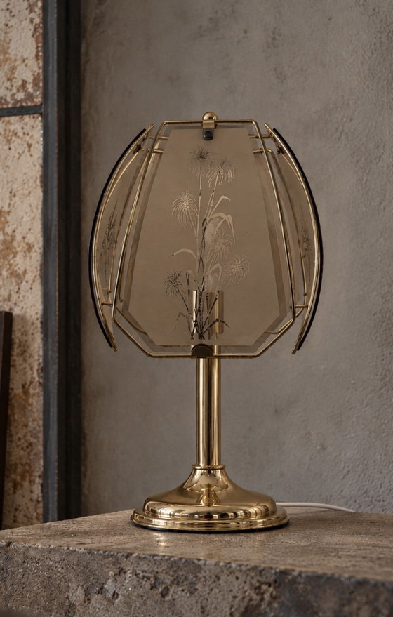Lampada da tavolo in ottone Hollywood Regency con vetro inciso botanicamente - Anni '70, Lampade da tavolo (foto 10 di 10)