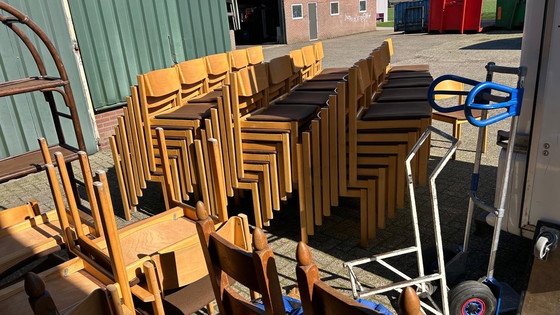 Image 1 of Lotto di 100 sedie impilabili vintage in compensato anni '80