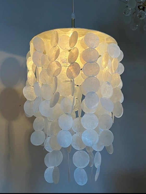 Image 1 of Set Van 2 Capiz Schelpen Hanglampen Parelmoer Schelp Gouden Details ! Luxe Uitvoering