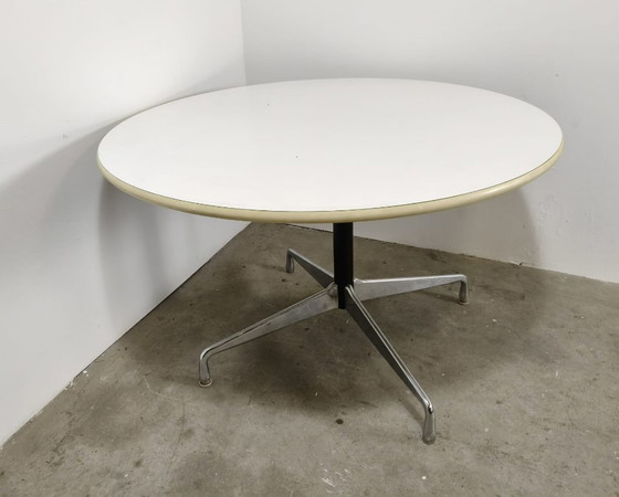 Image 1 of Mesa Vitra