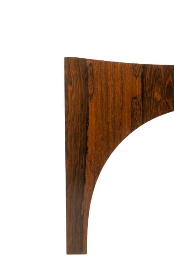 Image 1 of Paire de bouts de canapé ou tables basses en palissandre. Années 1970