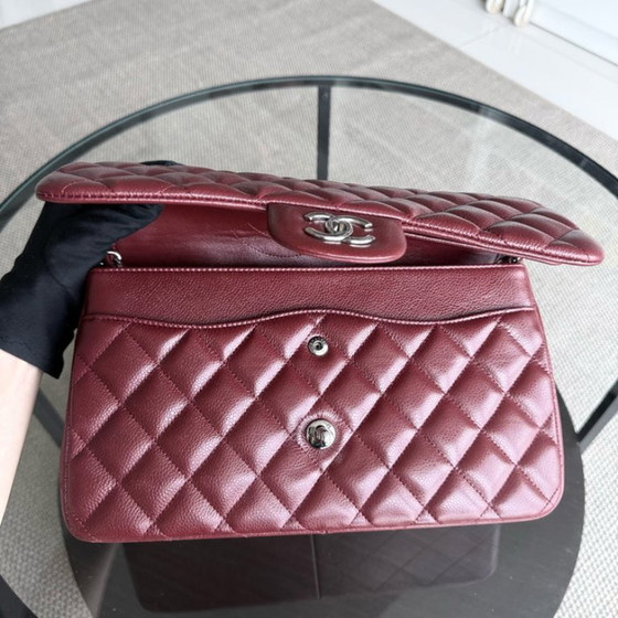 Image 1 of Chanel Classic Flap Jumbo - Caviar 30CM Dubbele klep, gewatteerd, bordeauxrood, zilverkleurige hardware