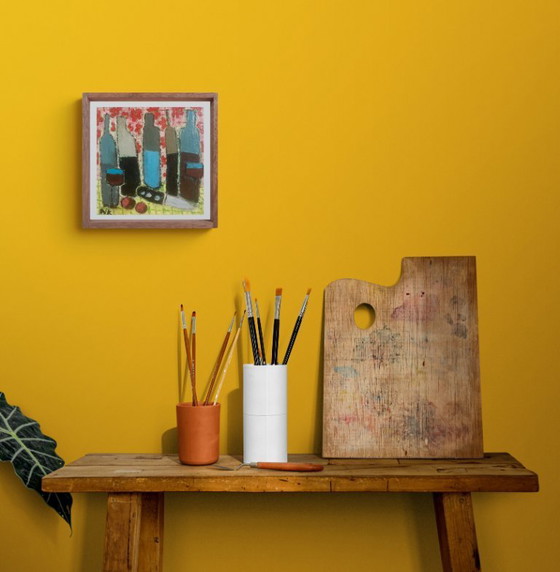 Image 1 of CINQUE BOTTIGLIE DI VINO SU UNO SFONDO FLOREALE