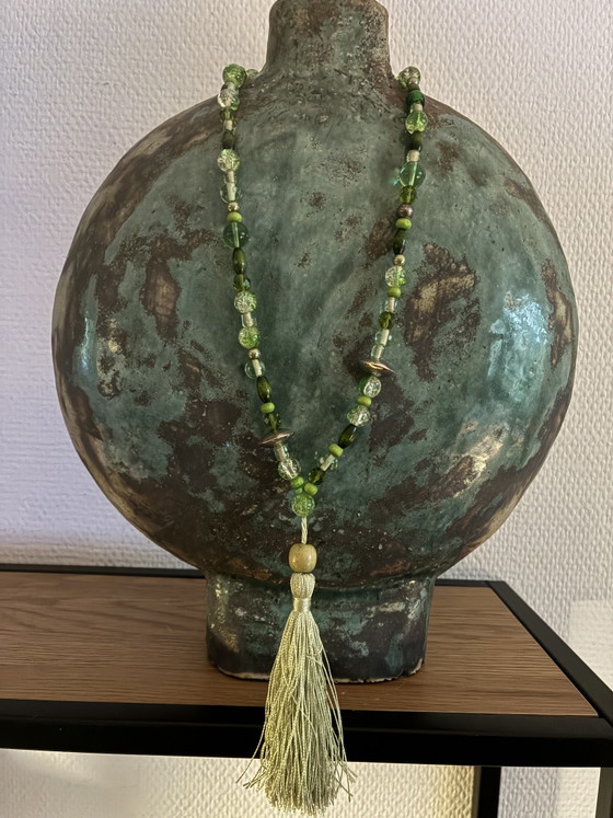 Image 1 of Nieuwe groene ketting met vintage kralen en kwastje als hanger