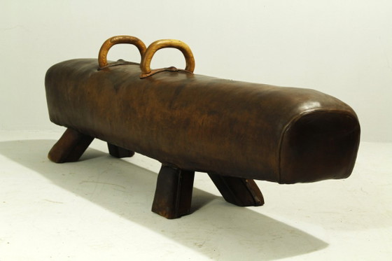 Image 1 of Vintage leren turnbank voor het paard, jaren 1900