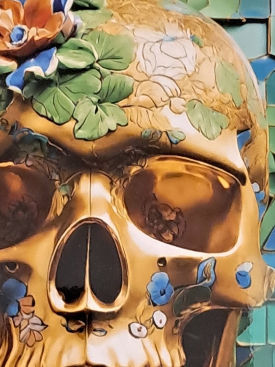 Image 1 of CABEZA MUERTA - Calavera de flores verdes y doradas - Impresión giclée sobre placa de aluminio