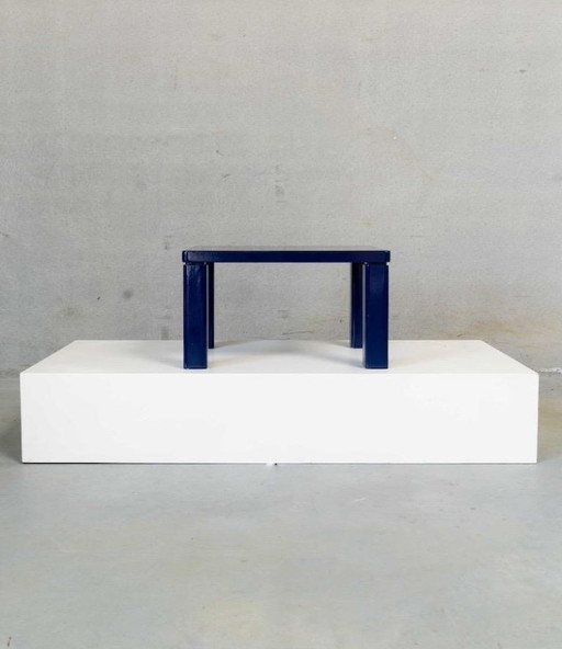 Table basse vintage bleue.