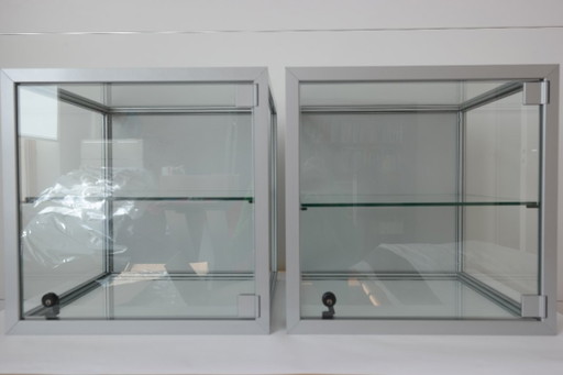Vitrines et présentoirs conçus et fabriqués en Italie. Marzorati Ronchetti.