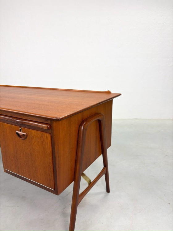 Image 1 of Boomerang Schreibtisch von Louis van Teeffelen für Wébé
