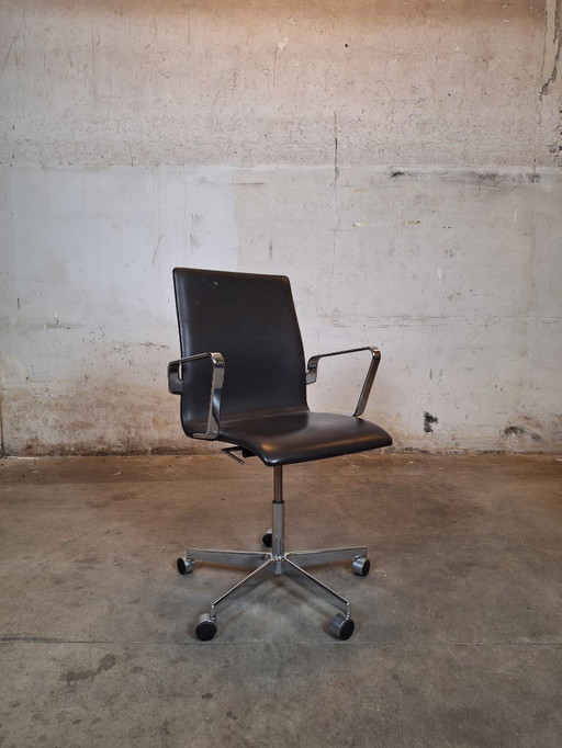 Fritz Hansen dark brown Leather Chair Vintage Design