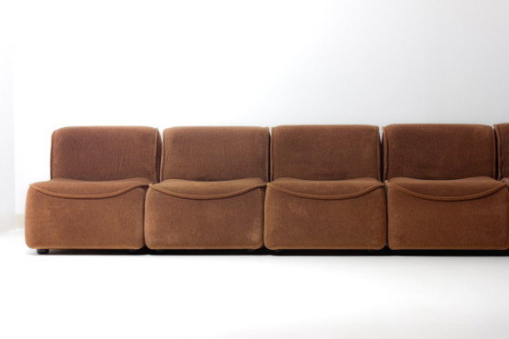 Image 1 of Canapé modulaire futuriste