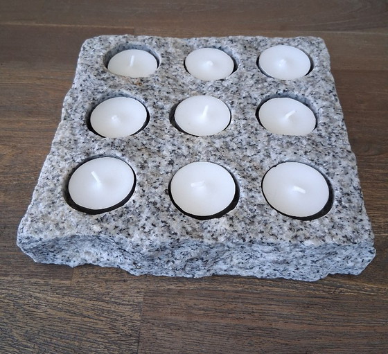 Image 1 of Teelichthalter aus grob behauenem Granit