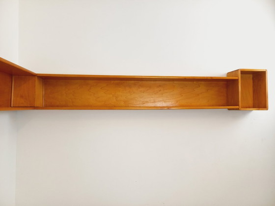 Image 1 of Vintage houten hoekwandplank uit de jaren 60/70