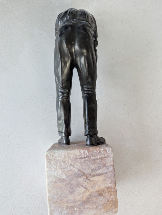 Image 1 of Scultura vintage in bronzo raffigurante un giocatore di bowling o bocce su base di marmo. Altezza: 42 cm. Peso: 5233 grammi.