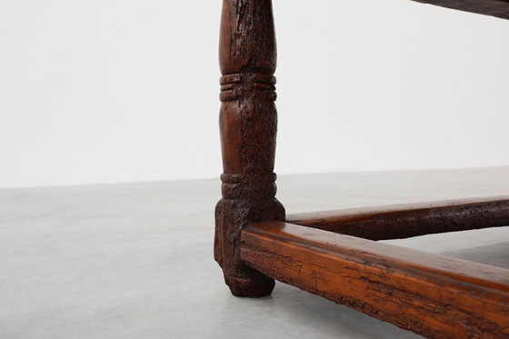 Image 1 of Mesa auxiliar de roble tallada a mano en estilo wabi wabi, España, Siglo XVII