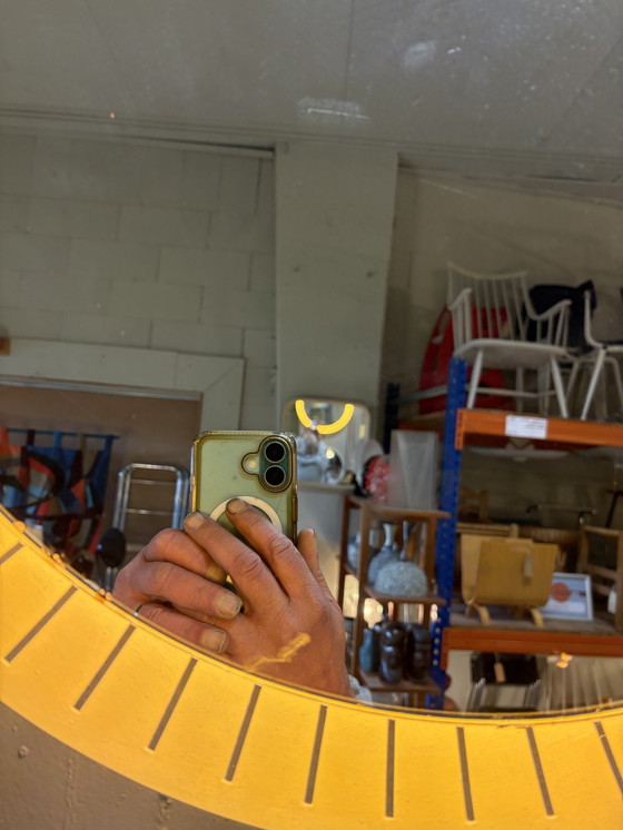 Image 1 of vintage Stilnovo Italie gele verlichte ronde spiegel