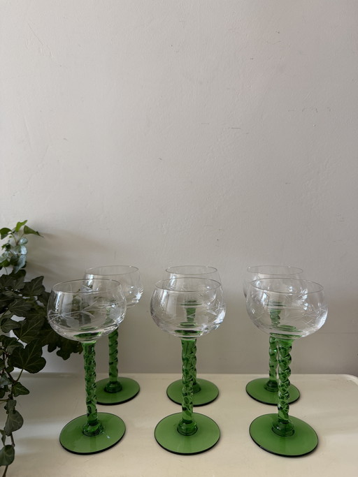 Set of 6 wine glasses on green bases, 1970s