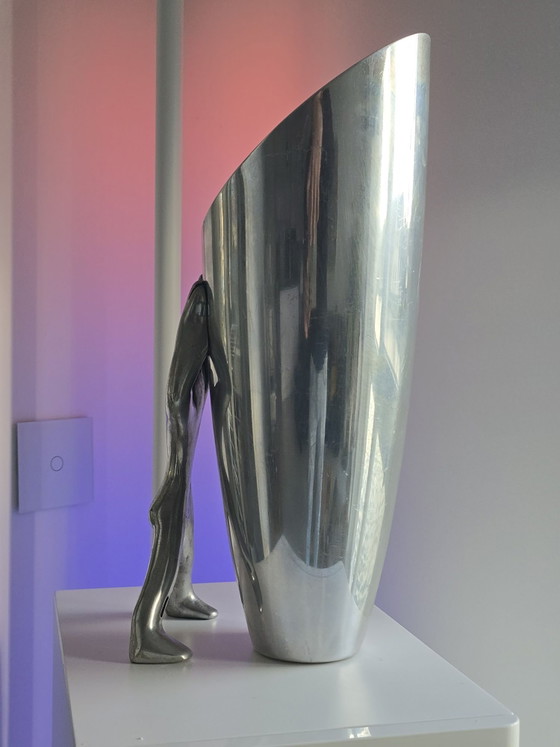 Vaso Design Originale Carrol Boyes - Large Leaning Man (35 cm) - Alluminio, Vasi, Argentato (foto 9 di 11)