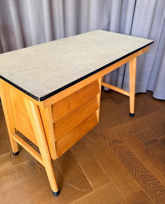 Image 1 of Bureau à tiroirs (pour enfants) des années 1960