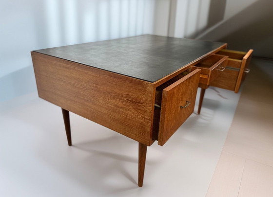 Image 1 of Großer Schreibtisch aus der Mitte des Jahrhunderts