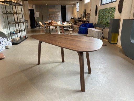 Table de salle à manger bio en bois de noyer