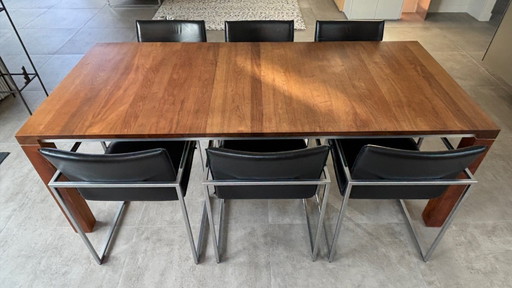 Leolux Vivre 573 walnut dining room table