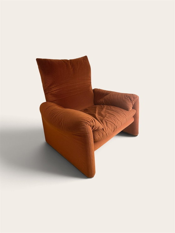 Maralunga Armchair - Terracotta color, Cassina, Textile, Orange, Mid Century Modern (photo 4 of 6)