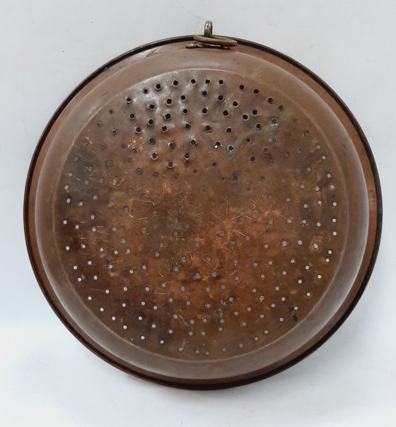 Image 1 of Colador o recipiente para colar de cobre antiguo