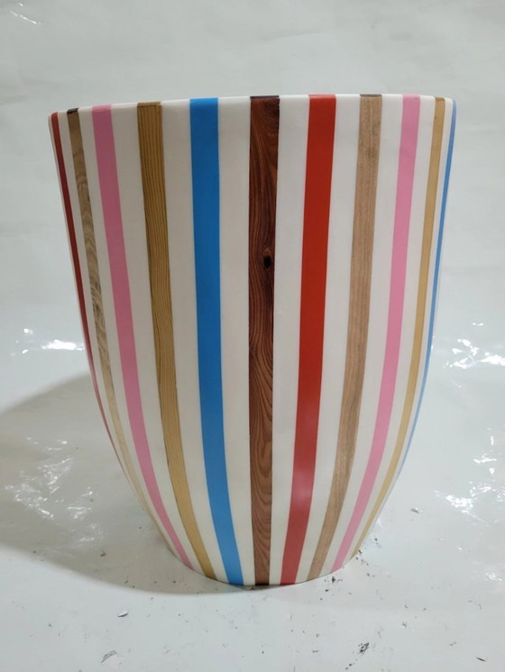 Image 1 of Tavolino in resina colorata fatto a mano in Marocco – Handgemaakt in Marokko Kleurrijke Resin Bijzettafel