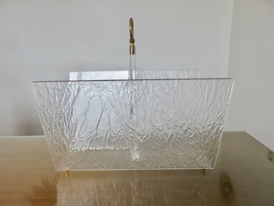 Image 1 of Porte revues " ROCHE BOBOIS " en plexiglas transparent et laiton années 70