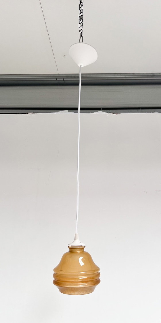 Cognackleurige vintage plafondlamp, 1960's – Hanglampen, Plastic (photo 6 of 6)