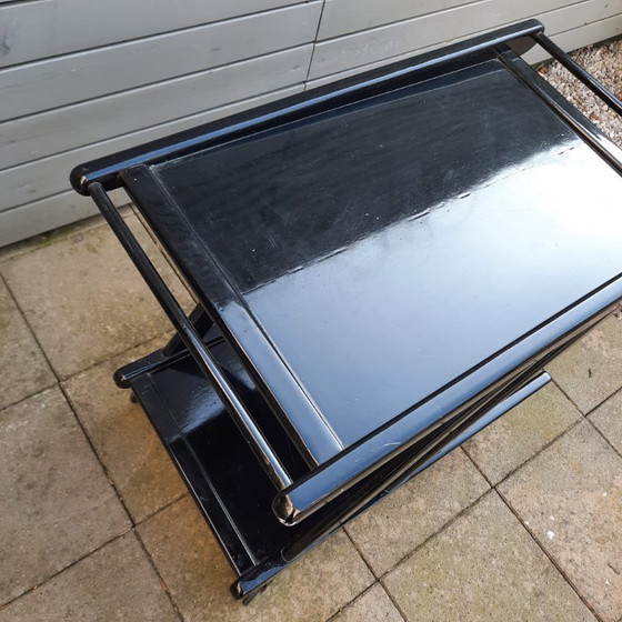 Image 1 of Zwarte Design Serveerwagen – Hoogglans – Z‑Frame – Twee Lagen