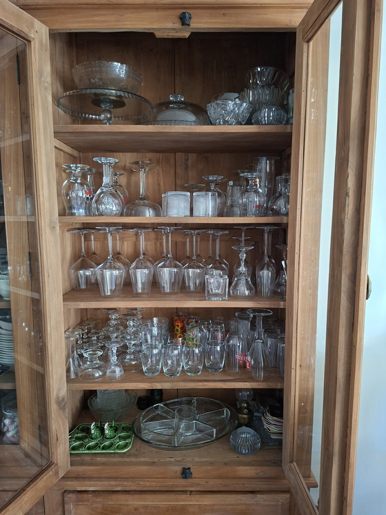 Image 1 of Buffetkast met vitrine deuren