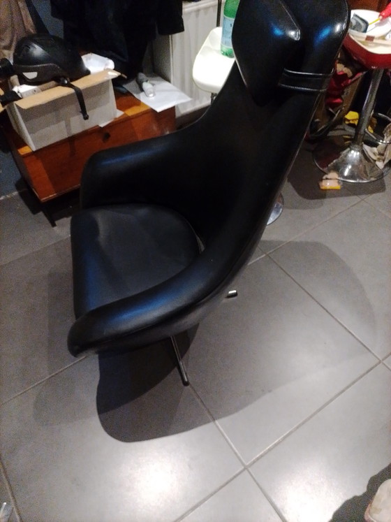 Image 1 of Fauteuil pivotant similicuir noir vintage 