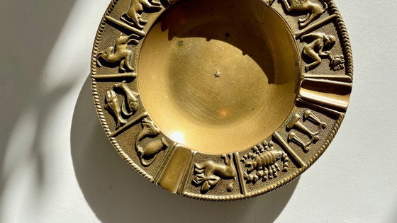 Image 1 of Posacenere vintage in bronzo con segno zodiacale