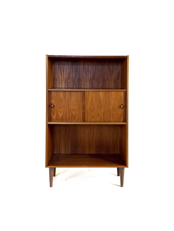 Image 1 of Vintage Deense boekenkast met schuifdeuren ‘60