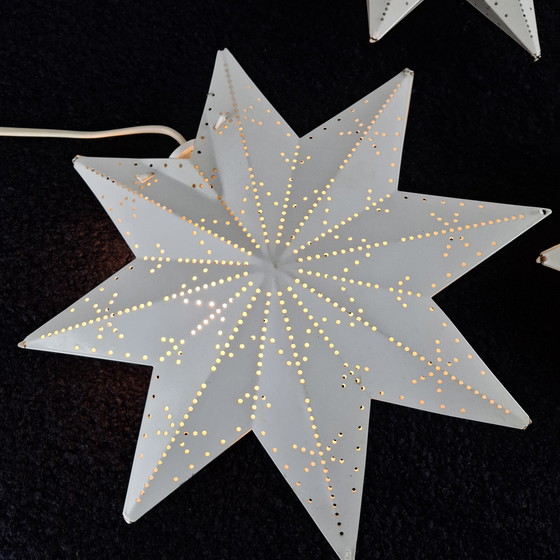 Image 1 of 3 étoiles de Noël vintage en métal perforé blanc des années 70