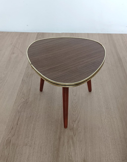 Table d'appoint des années 50 avec décor en bois