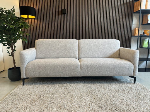 Canapé d'exposition gris clair en parfait état, 219 x 85 cm