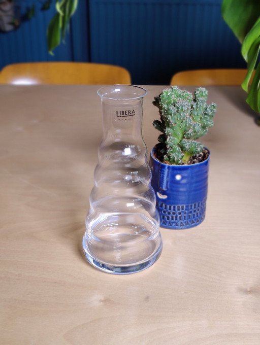 Caraffa in cristallo Libera, progettata da Vladimir Klein nel 2005, prodotta dal produttore di vetro Crystalex