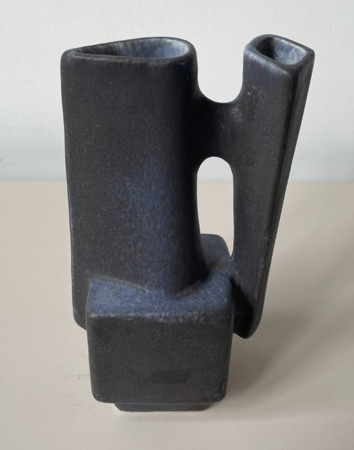 Vase brutaliste Loré Beesel B111/1 par Matt Camps