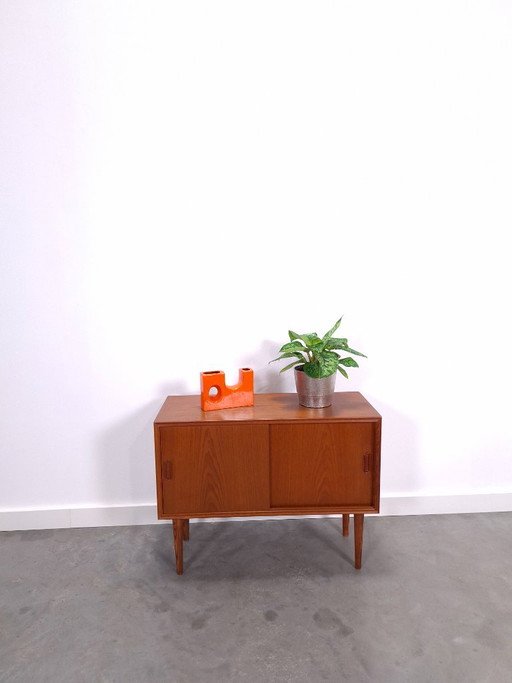 Meuble bas vintage danois en teck des années 60 avec portes coulissantes, meuble TV mid-century