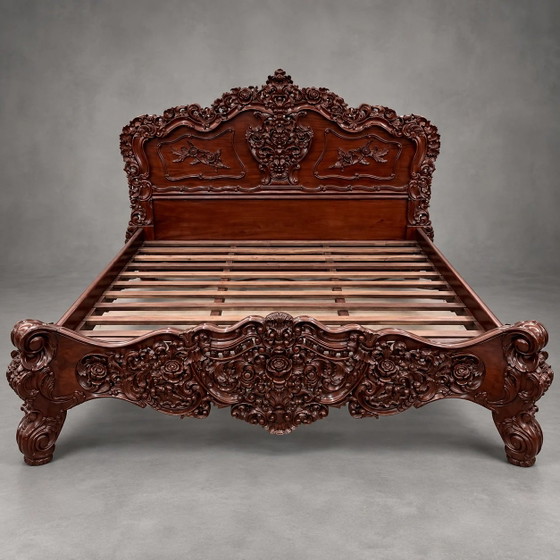 Lit King Size Néo-Baroque richement sculpté avec tables de chevet assorties – Meubles, Wood (photo 2 of 10)