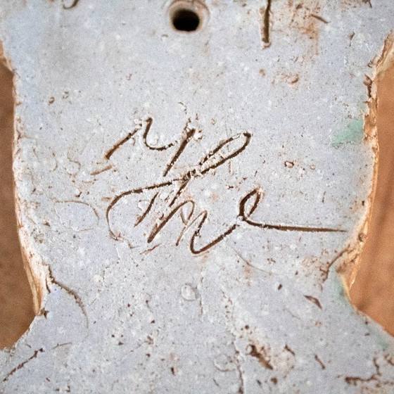Image 1 of Tortue marine en céramique à motif océanique, signée au dos