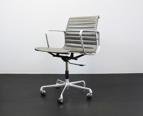Image 1 of Ea117 Office Chairs Icf Charles & Ray Eames Seats