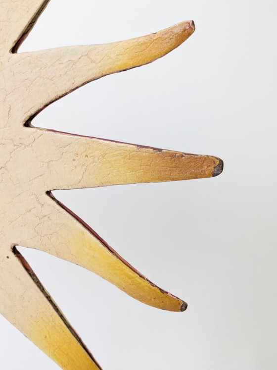 Scultura cinetica vintage a forma di volto di sole, in metallo dipinto a mano. – Sculture (photo 10 of 18)